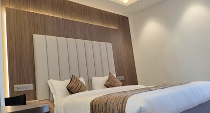Le Grace Inn S.S Colony Room Type - Double Deluxe