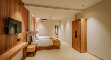 Hotel Beverly Plaza Kozhikode Room Type - Superior Triple Room
