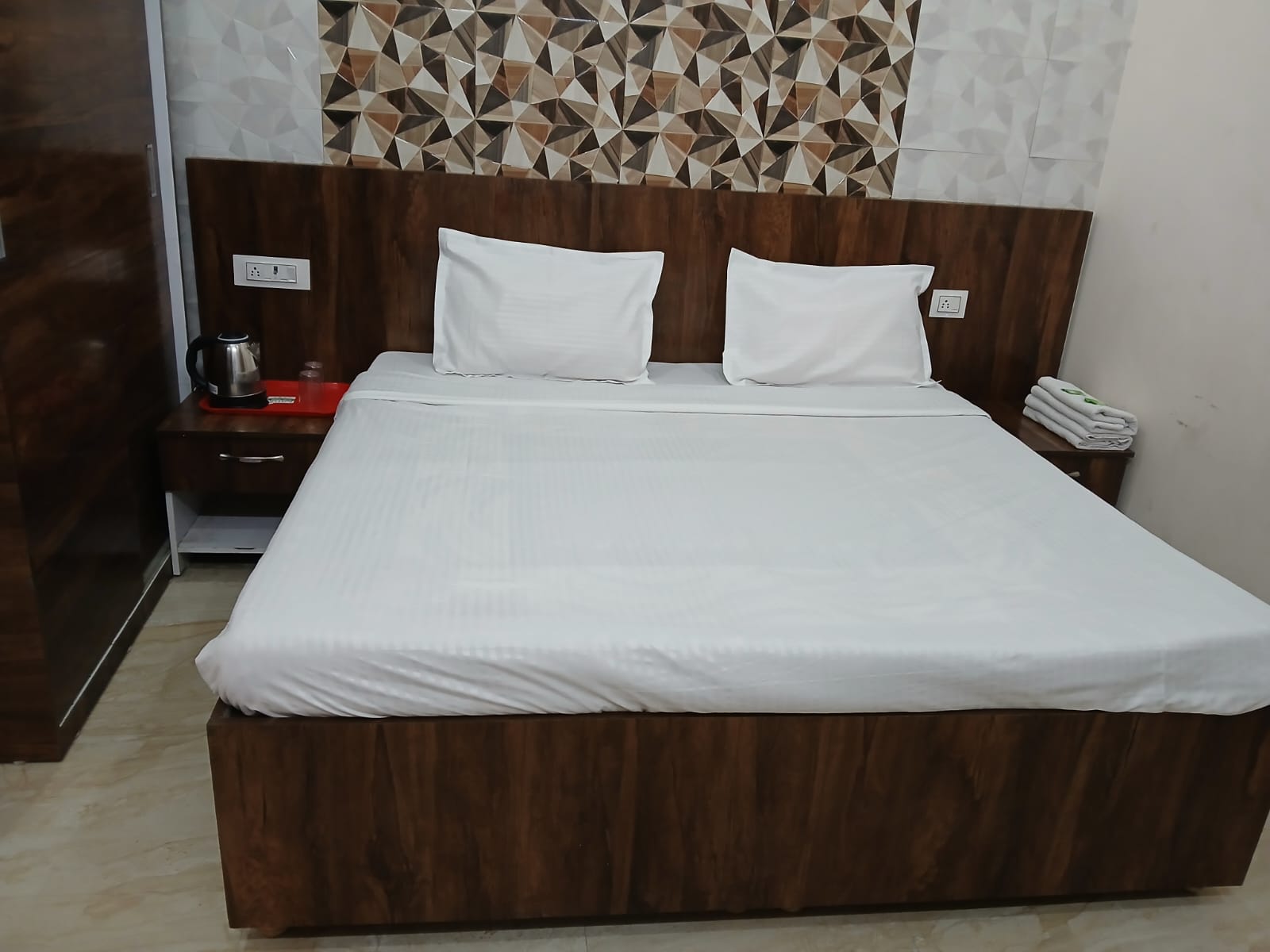 Shree Shyam Kunj Homestay - Tap to explore photos