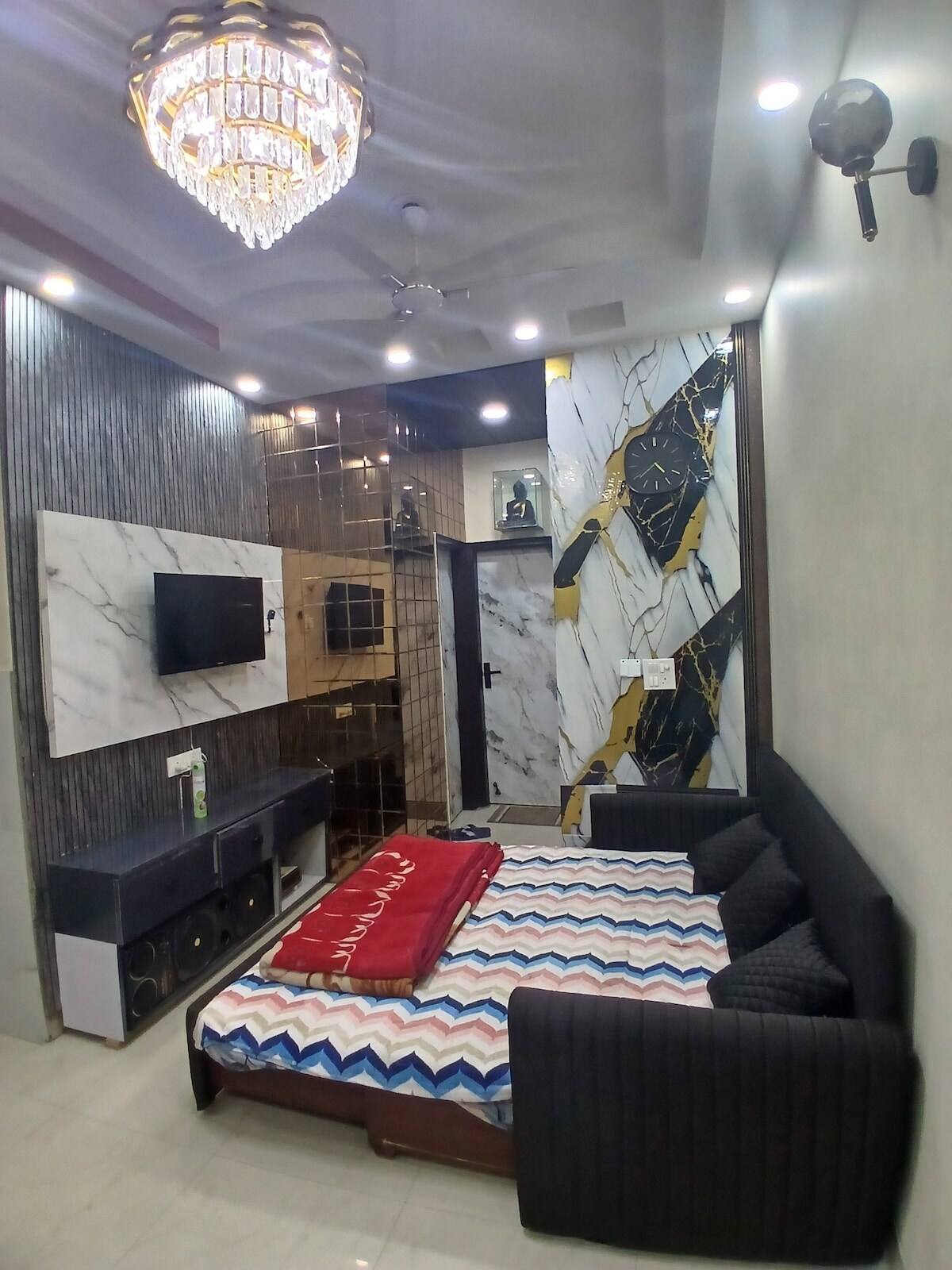luxury home kitchen Wi Fi AC tv parking digi lock - Tap to explore photos