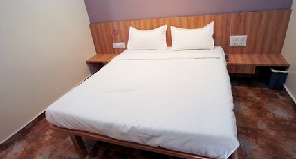 Hotel Isha Room Type - Deluxe Room Non Ac