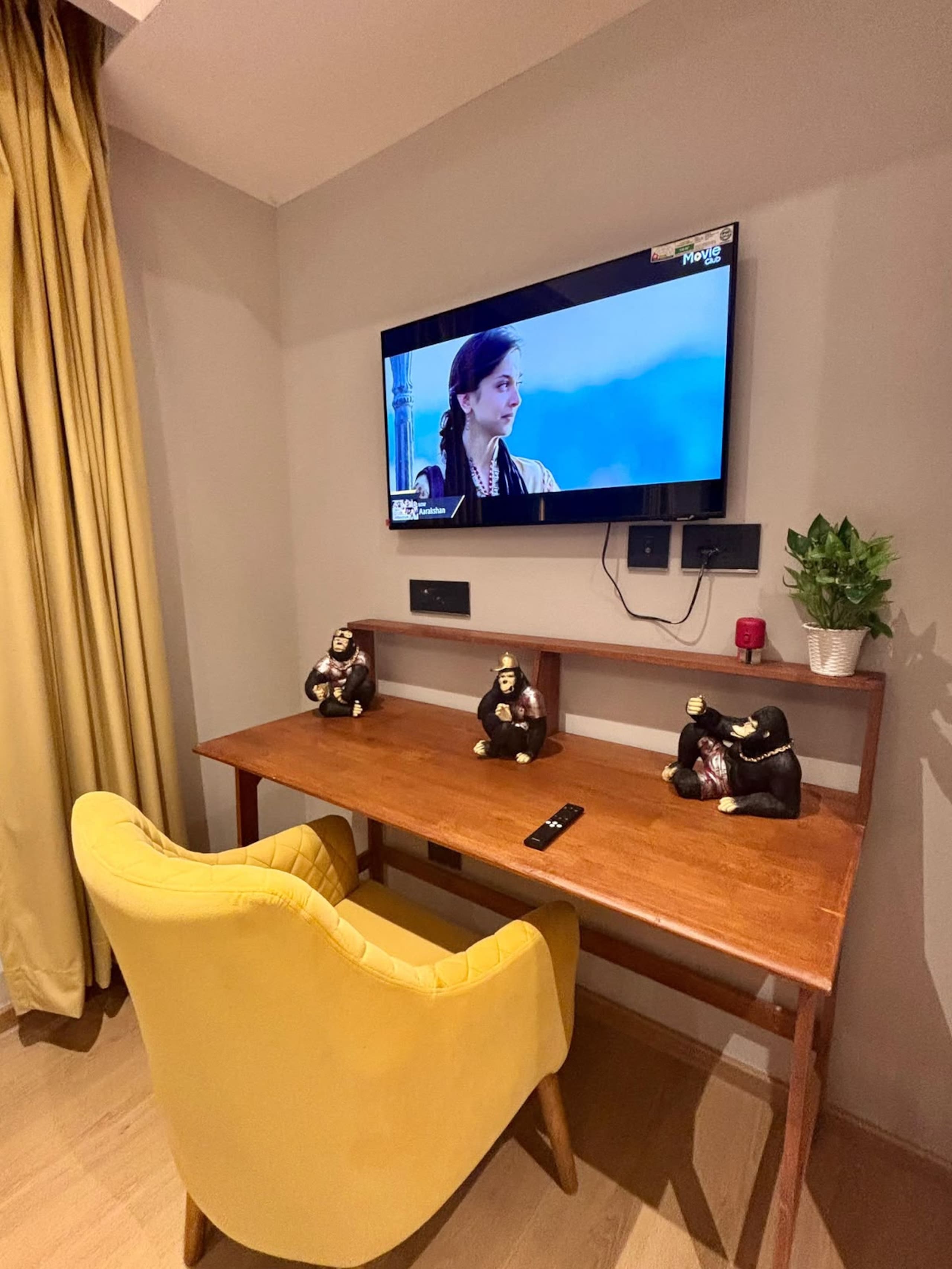 Galaxy Blue Sapphire NOIDA 10am 6pm - Tap to explore photos