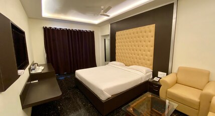 GOLDEN PARRK Room Type - LUXURY DOUBLE AC ROOM