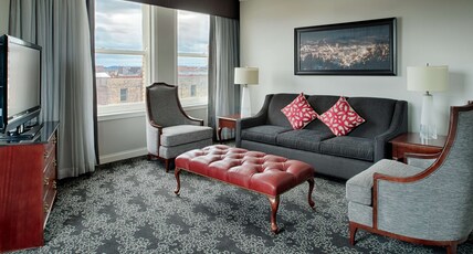 Embassy Suites by Hilton Portland Downtown Room Type - 1 KING BED SUITE
