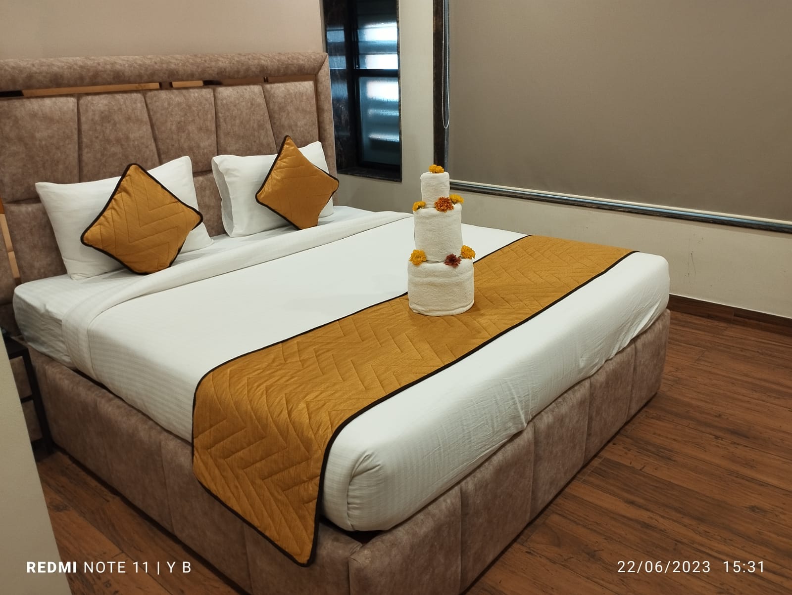 HOTEL LAVISH INN - Tap to explore photos