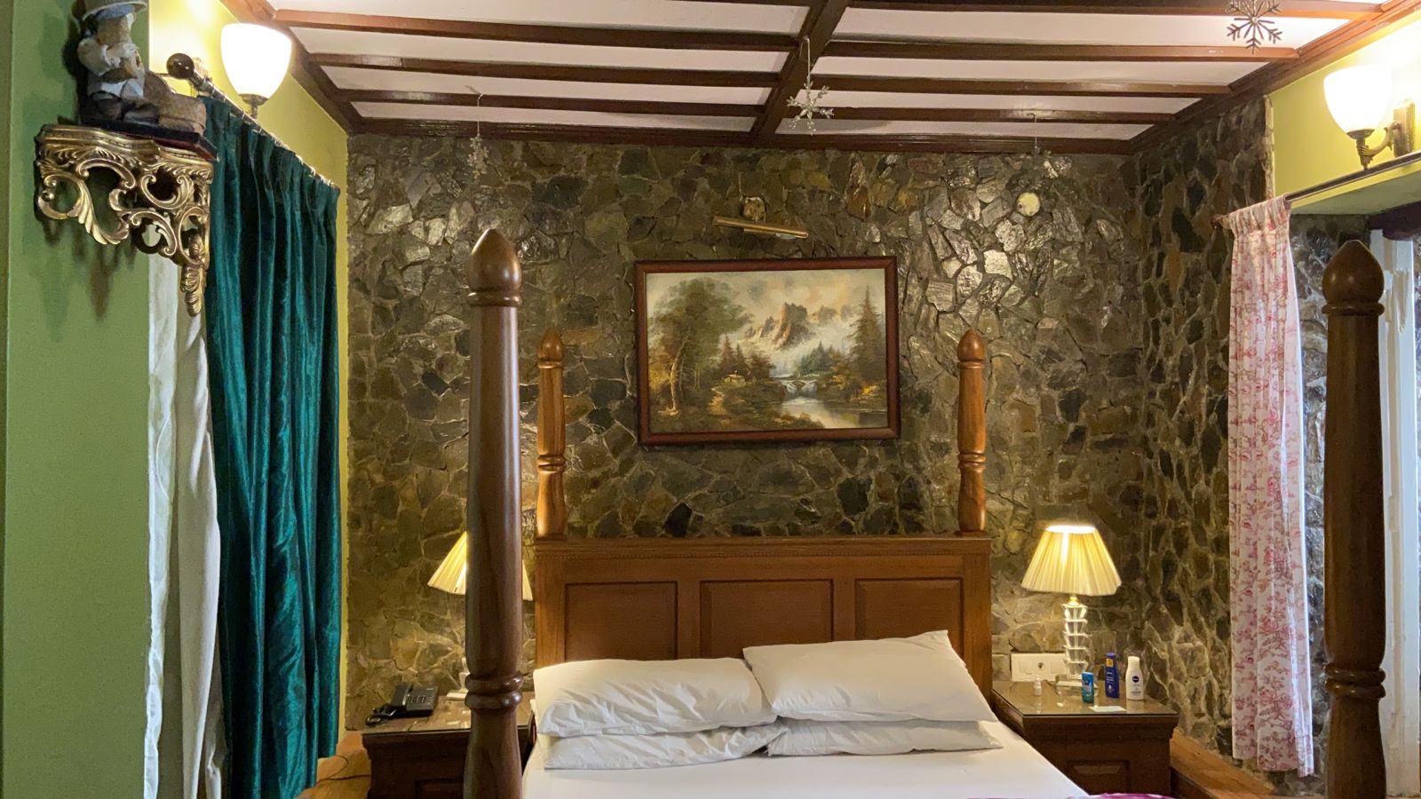 The Shaw Suite -La villa Bethany, Landour - Tap to explore photos