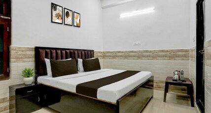 SPOT ON by OYO Hardik Palace Room Type - Classic