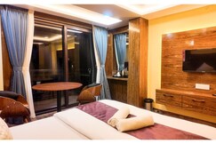 ALYONA HOME STAY