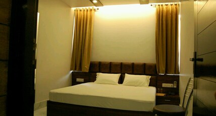 Hotel Comfort Room Type - AC DELUXE DOUBLE BED ROOM