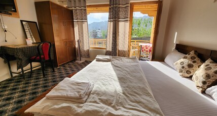 Yanglha Guest Room Type - Super Deluxe Room with Balcony Mountain View
