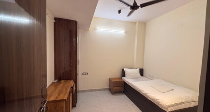 Back Stayz Delhi Room Type - Single Private Room