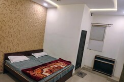 Suk00n Stays Premium Ac room Parking KV 3 Km