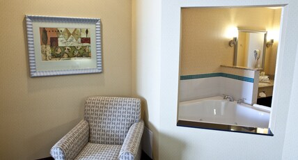 Holiday Inn Express & Suites LANSING-DIMONDALE Room Type - 1 King Suite Addl Living Area Jetted Tub