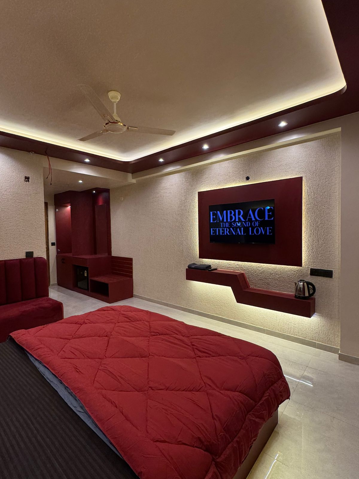 The Casa Stay | Omaxe Hazratganj - Tap to explore photos