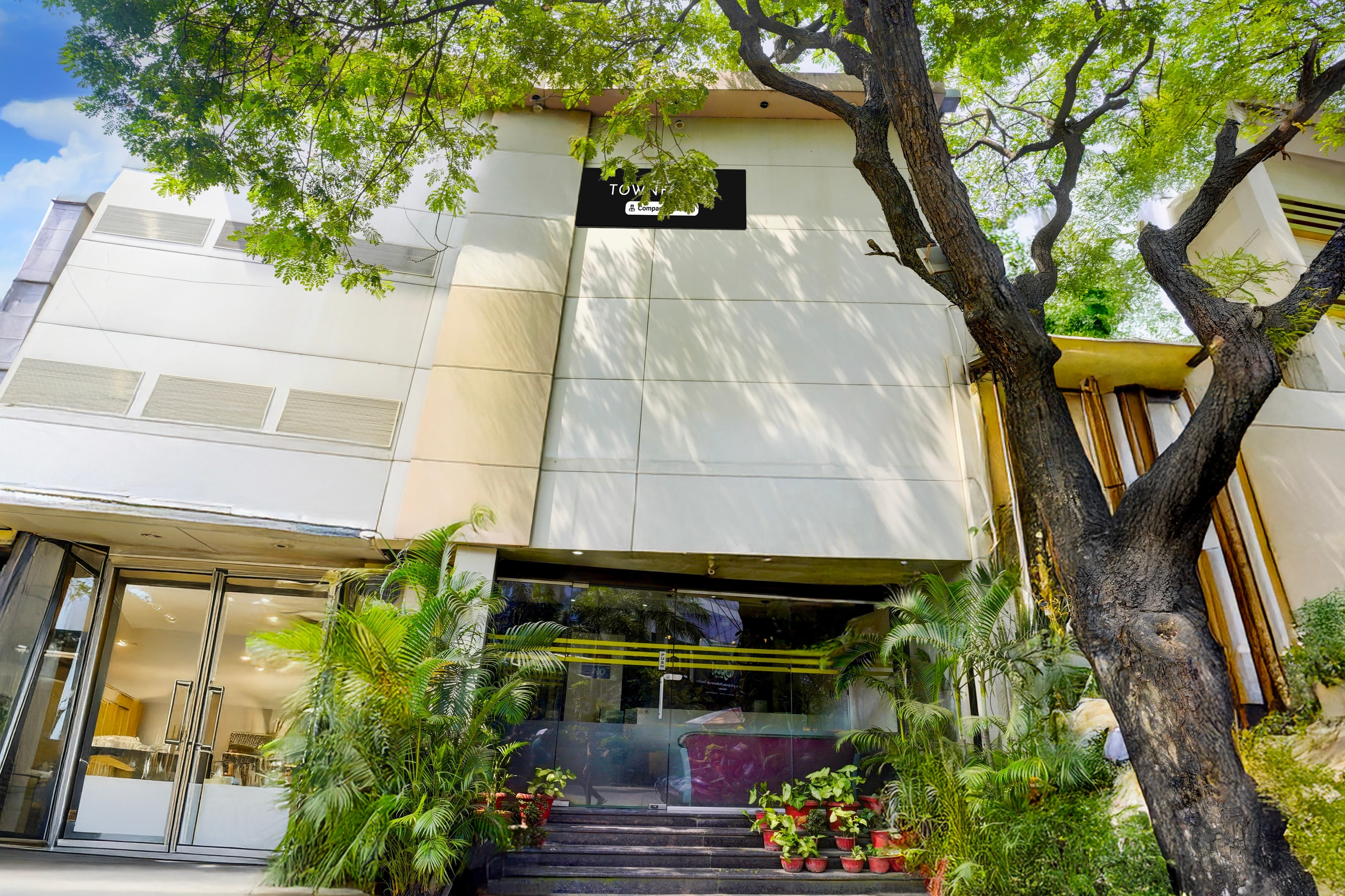 Townhouse Andheri Sakinaka Metro Formerly Hotel Amour - Tap to explore photos