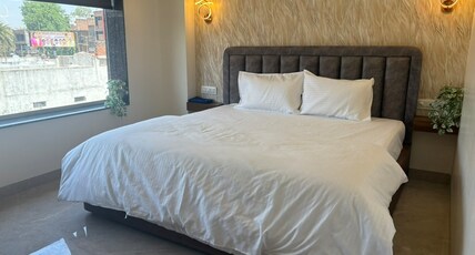 Hotel Ratan Palace Room Type - Premium Room with one King Bed