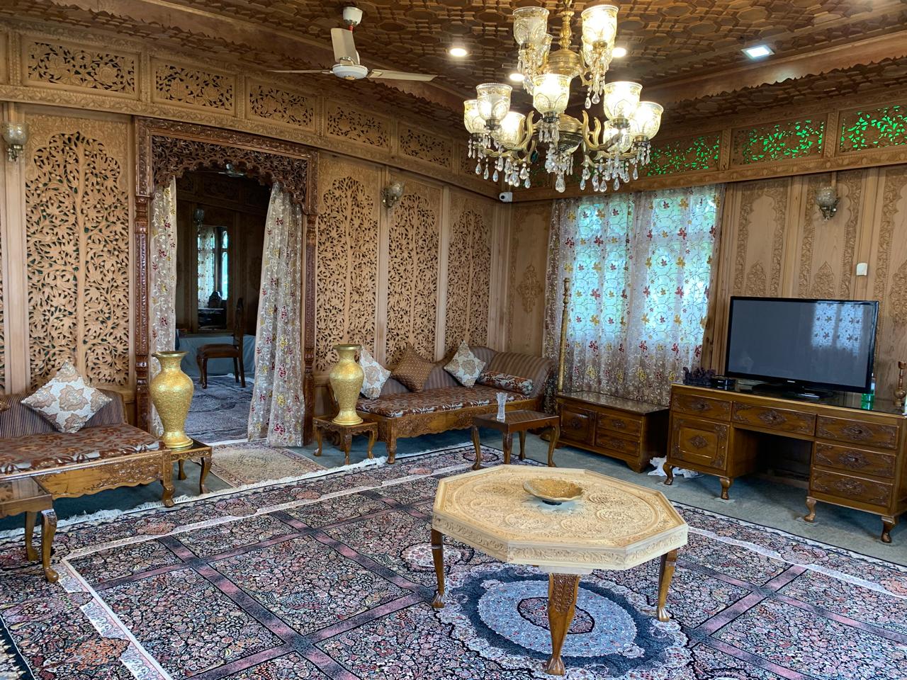 Royal Heritage Houseboats - Tap to explore photos