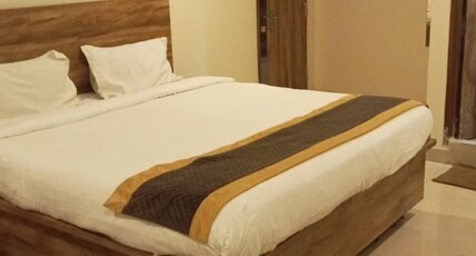 Hotel Nakshatra Room Type - Deluxe AC Room