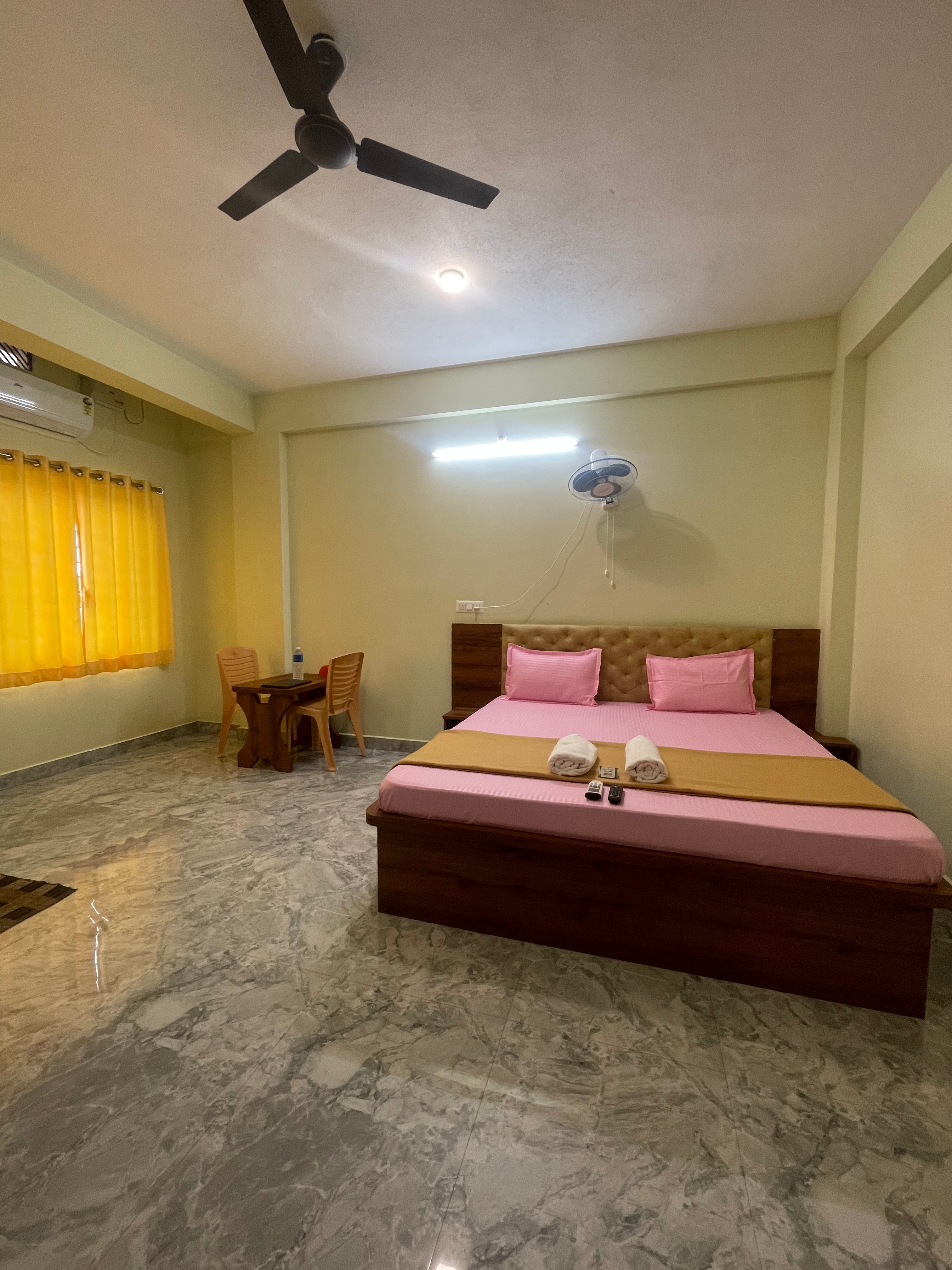 Makaru Lodge - Best lodge in koppa - Tap to explore photos