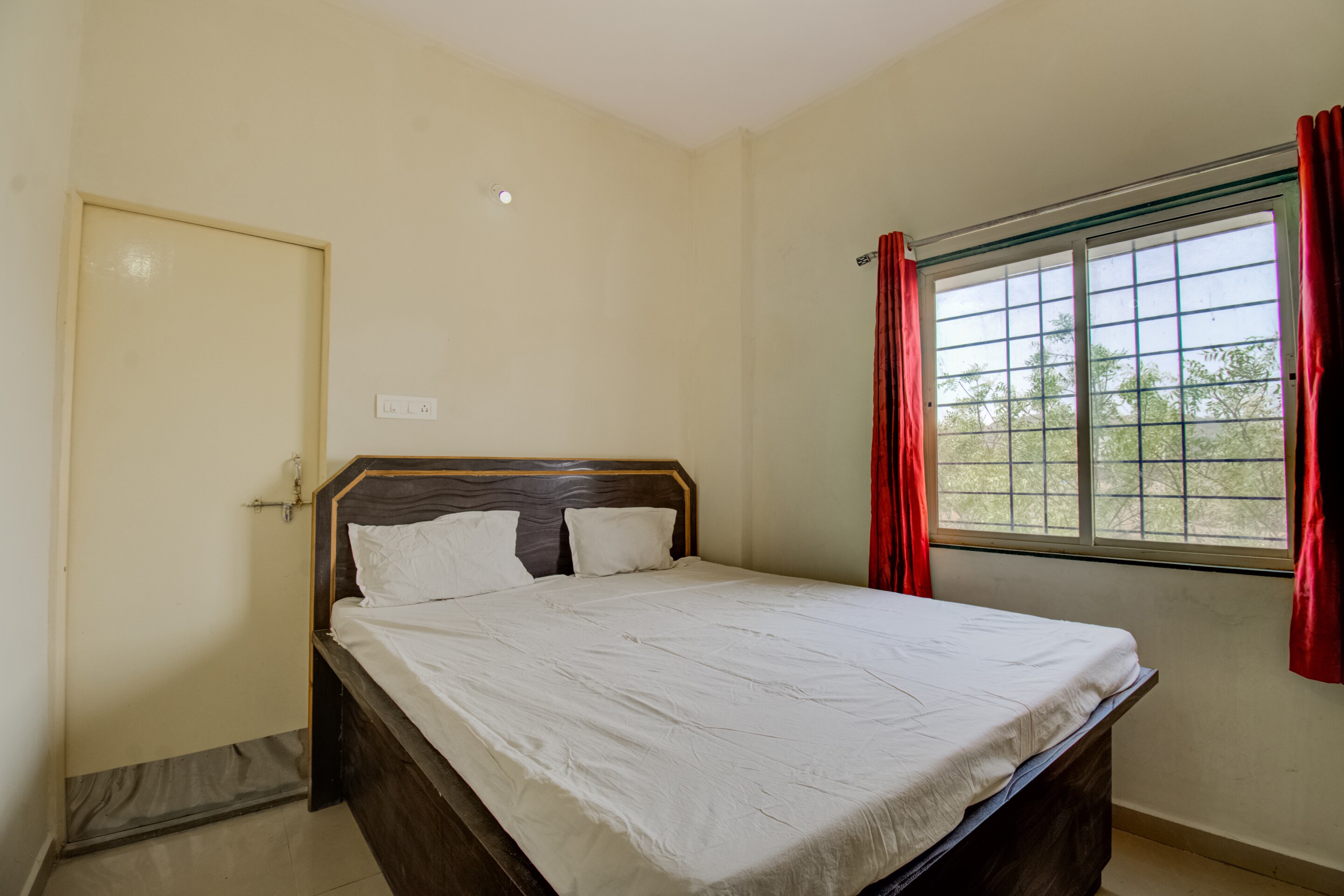 Spot On Sonar Bangla Lodge - Tap to explore photos