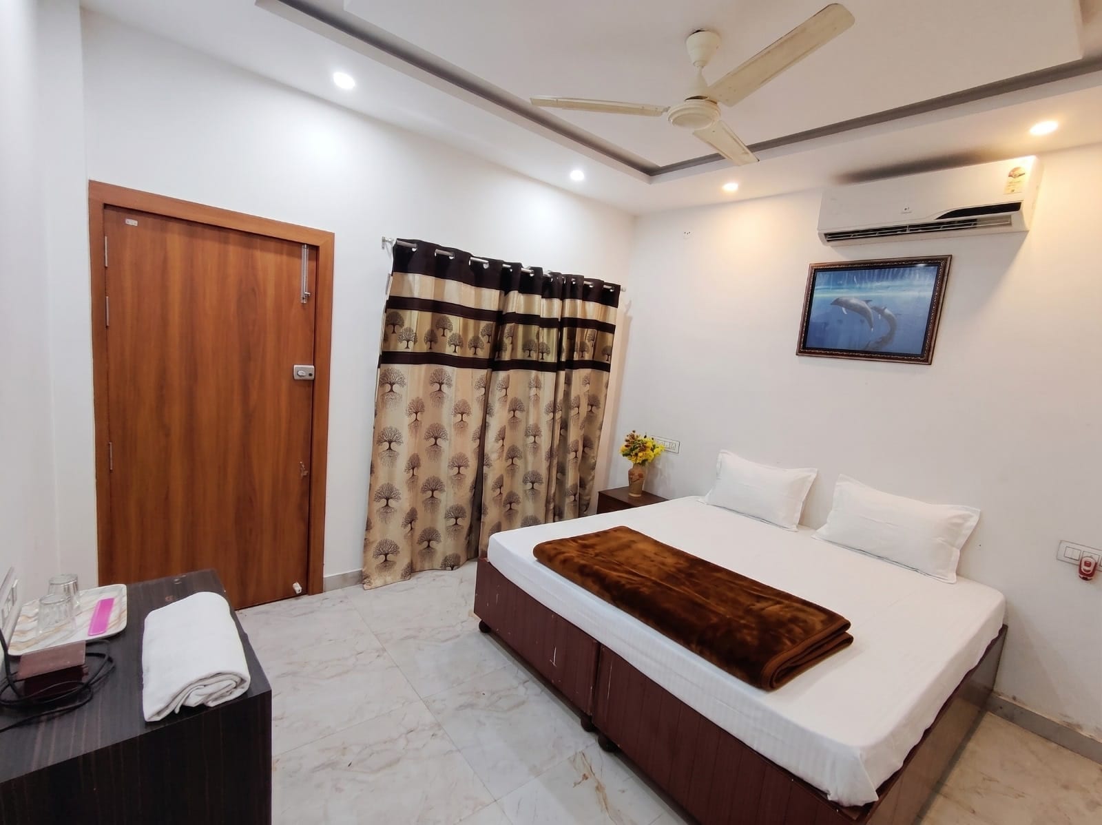 Aura Homestay - Tap to explore photos