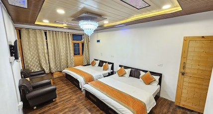 D Royal Ladakh Hotel and Restaurant Room Type - Deluxe Room D Royal Ladakh Hotel and Restaurant Room Type - Deluxe Room