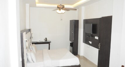 Hotel Park Pink Room Type - Super Deluxe AC