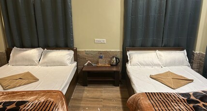DR HOMESTAY Room Type - View Room