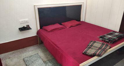 BHAJAN ASHRAM RISHIKESH Room Type - 8 PEOPLE FLAT WITH AC WASHROOM