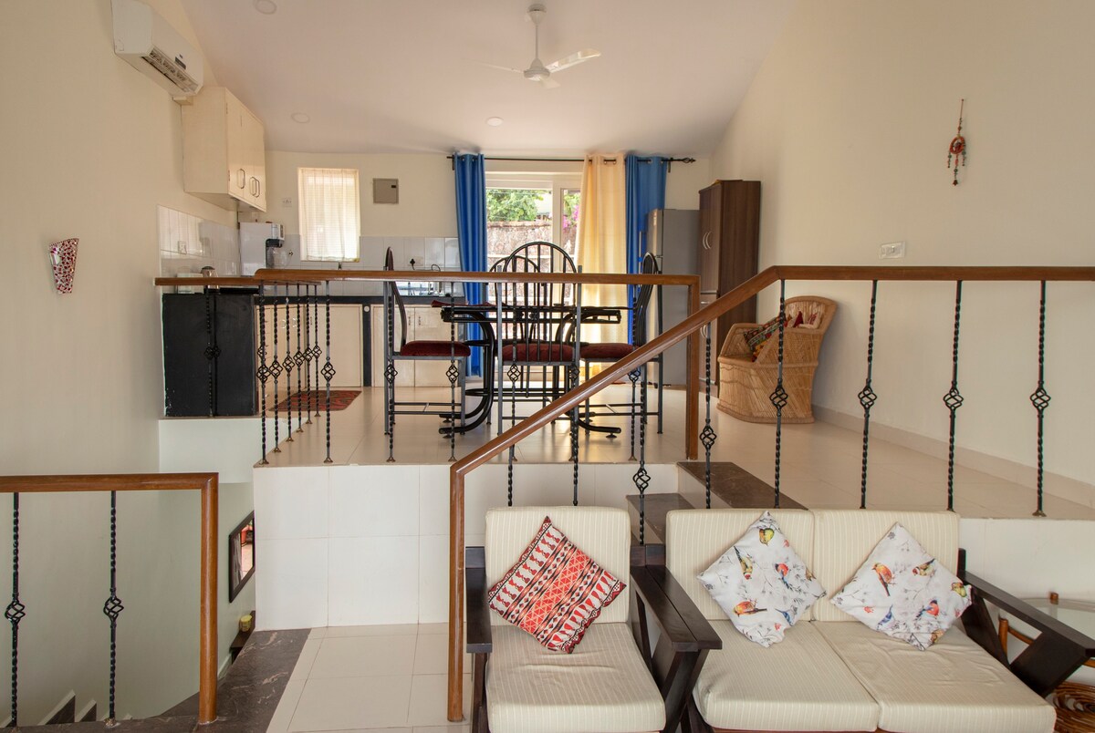 Eagles Hangout - Tap to explore photos