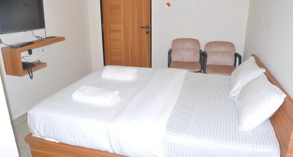 Vasudev Comforts Room Type - Deluxe Rooom Ac