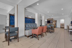 Holiday Inn Express & Suites DESTIN E - COMMONS MALL AREA