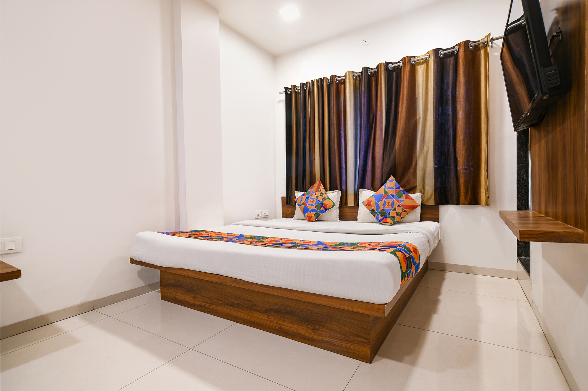 FabHotel Apple - Tap to explore photos