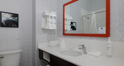 Hampton Inn Suites Palmdale Room Type - KING DELUXE-NON SMOKING