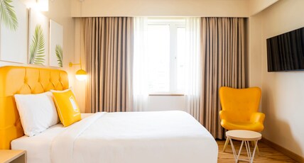 Bloom Hotel - Jammu Room Type - Standard Queen Room