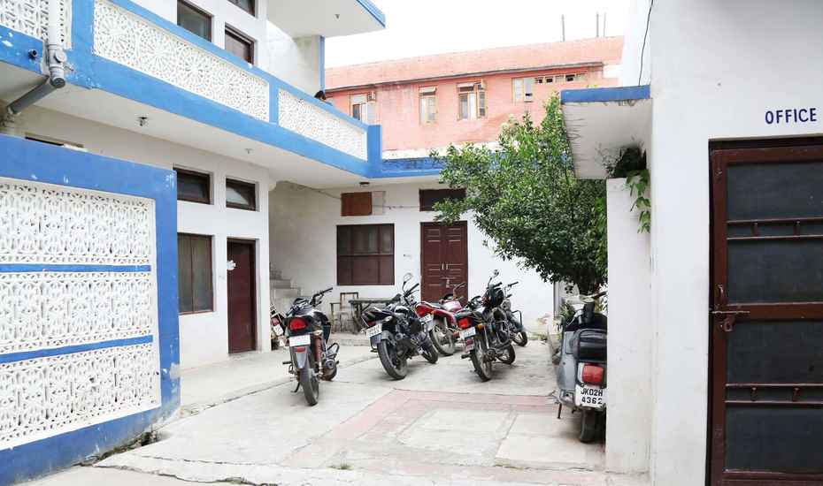 Hotel Picnic - Tap to explore photos