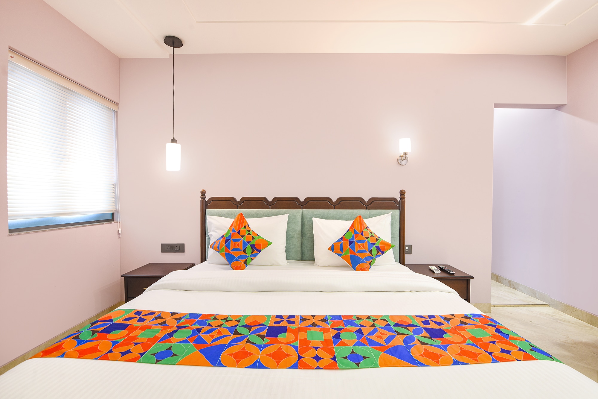 FabHotel The White Cliff Inn - Near Max Hospital Saket - Tap to explore photos