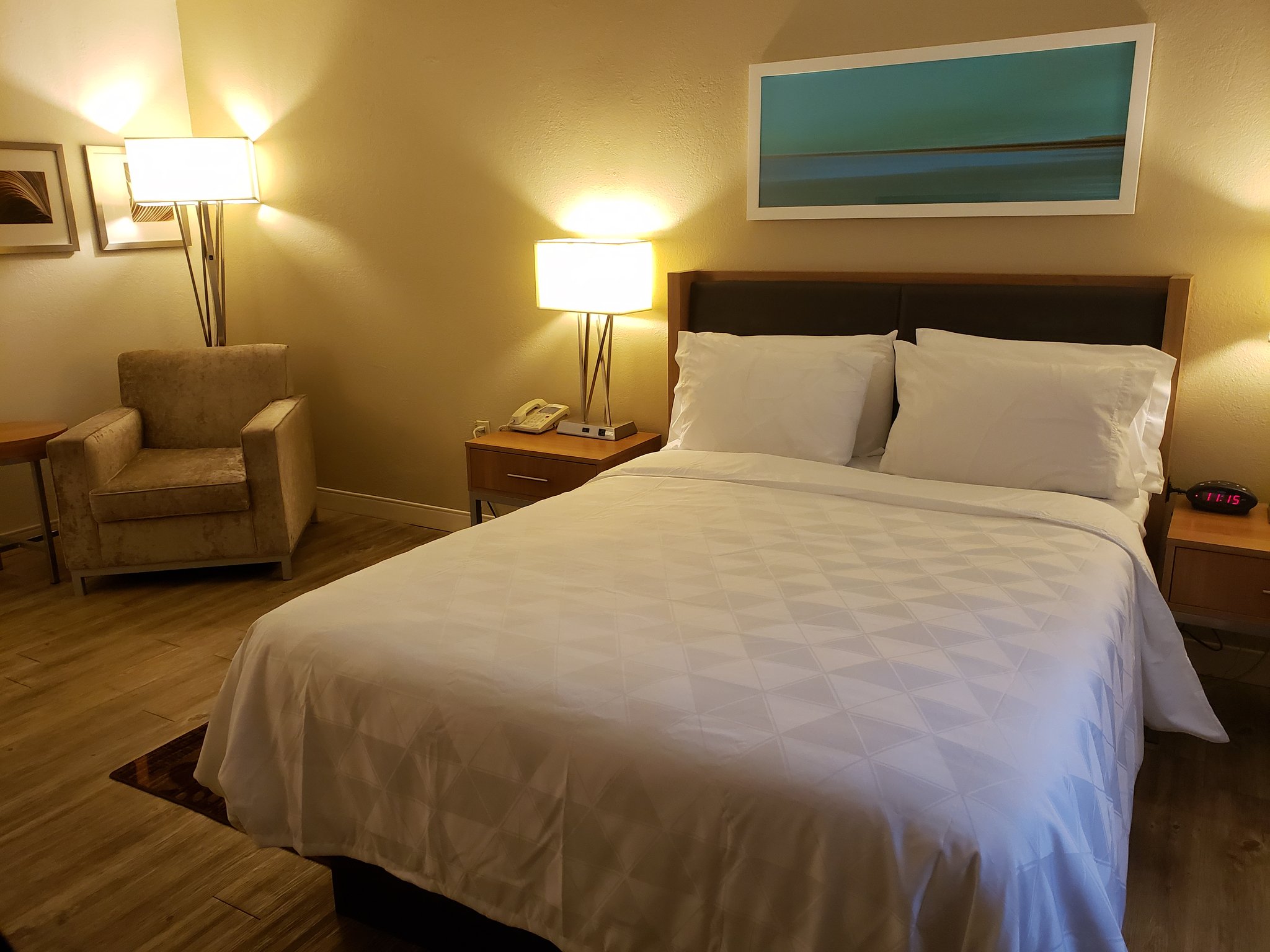 Holiday Inn Express Hotel Pittsburgh-North/Harmarville - Tap to explore photos