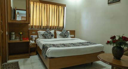 The Majestic Manor Room Type - Standard Room (Queen Bed)