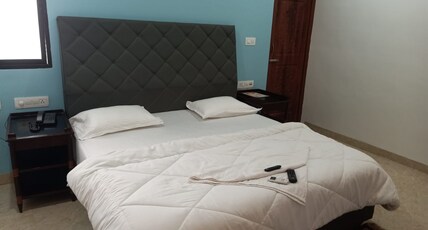 HOTEL MAHESHWAR DARSHAN Room Type - DELUXE ROOM