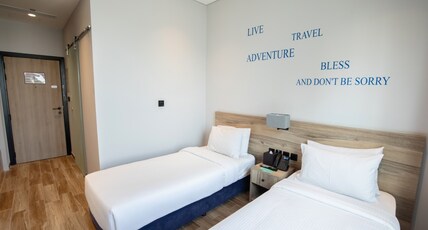 Kingsgate Canal By Millennium, Dubai Room Type - Deluxe Twin Room With City View