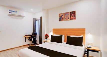 OYO Townhouse Deva Road Lucknow Room Type - Super Deluxe Room