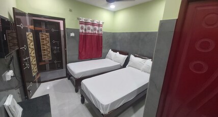 BALAS MP RESIDENCY Room Type - DELUXE FOUR BED A/C