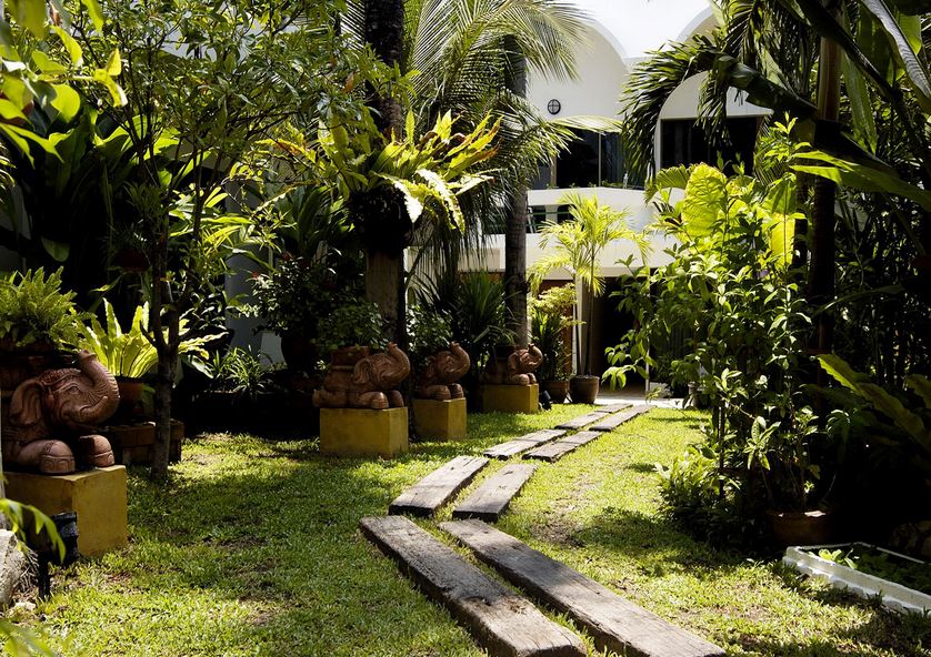 Safari Beach Hotel - Tap to explore photos