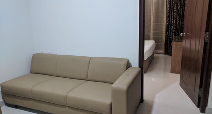 Clyford Suites | Rooms & Wi-Fi Room Type - Apartment Ground Floor (Room no. 101, 102) ( 1 BHK no stove and fridge) Clyford Suites | Rooms & Wi-Fi Room Type - Apartment Ground Floor (Room no. 101, 102) ( 1 BHK no stove and fridge)