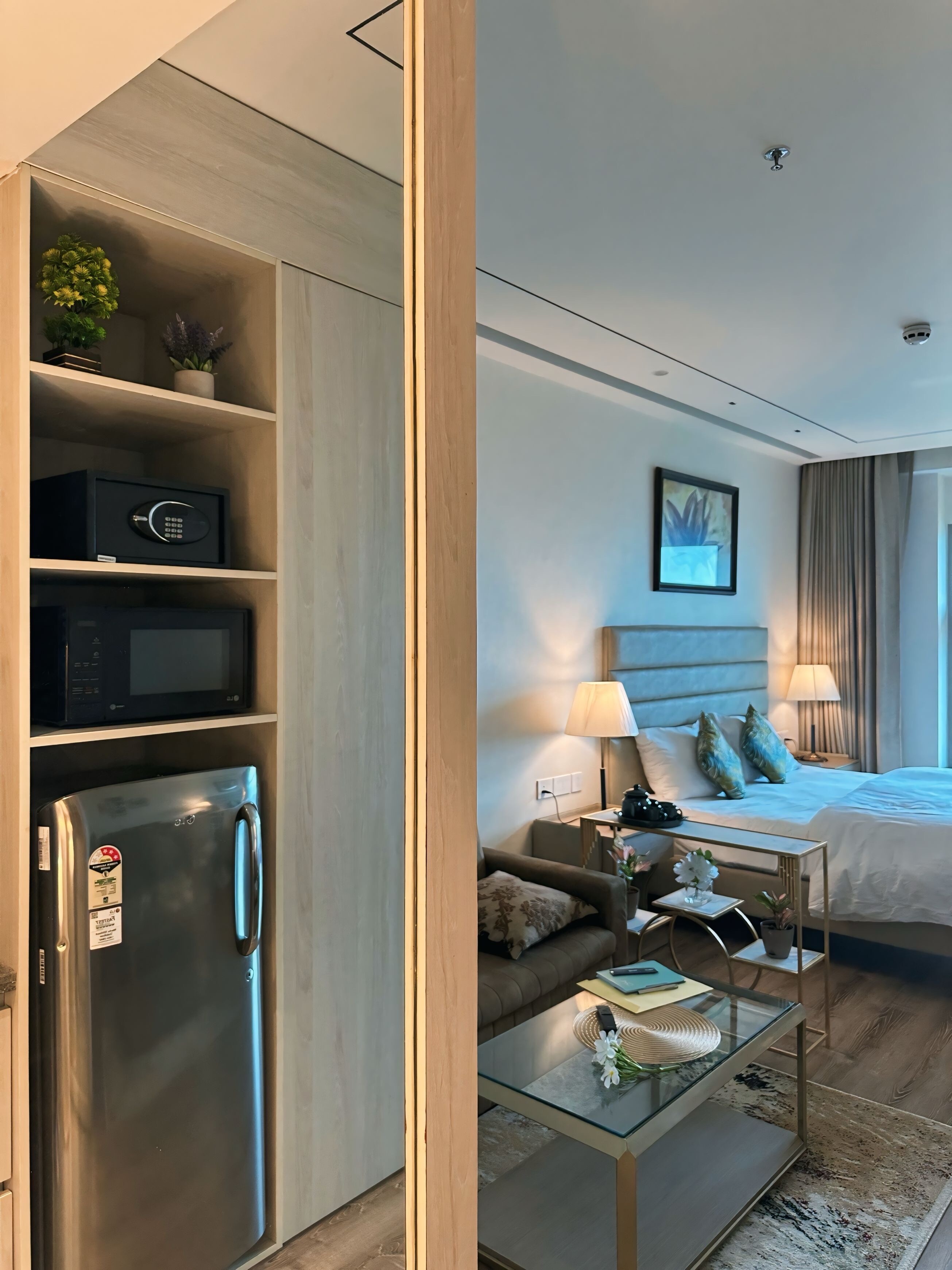 Bridgerton Luxury Studio - Tap to explore photos