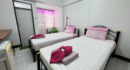 Collection O Banwiang Guesthouse Room Type - Saver Twin with Fan