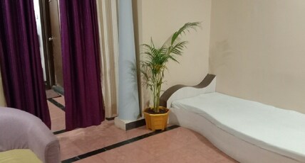 Hotel Devendra Room Type - Super Deluxe Non AC 3 Bed Room