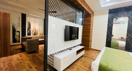 RED LEAF HOTELS Room Type - Executive Suite