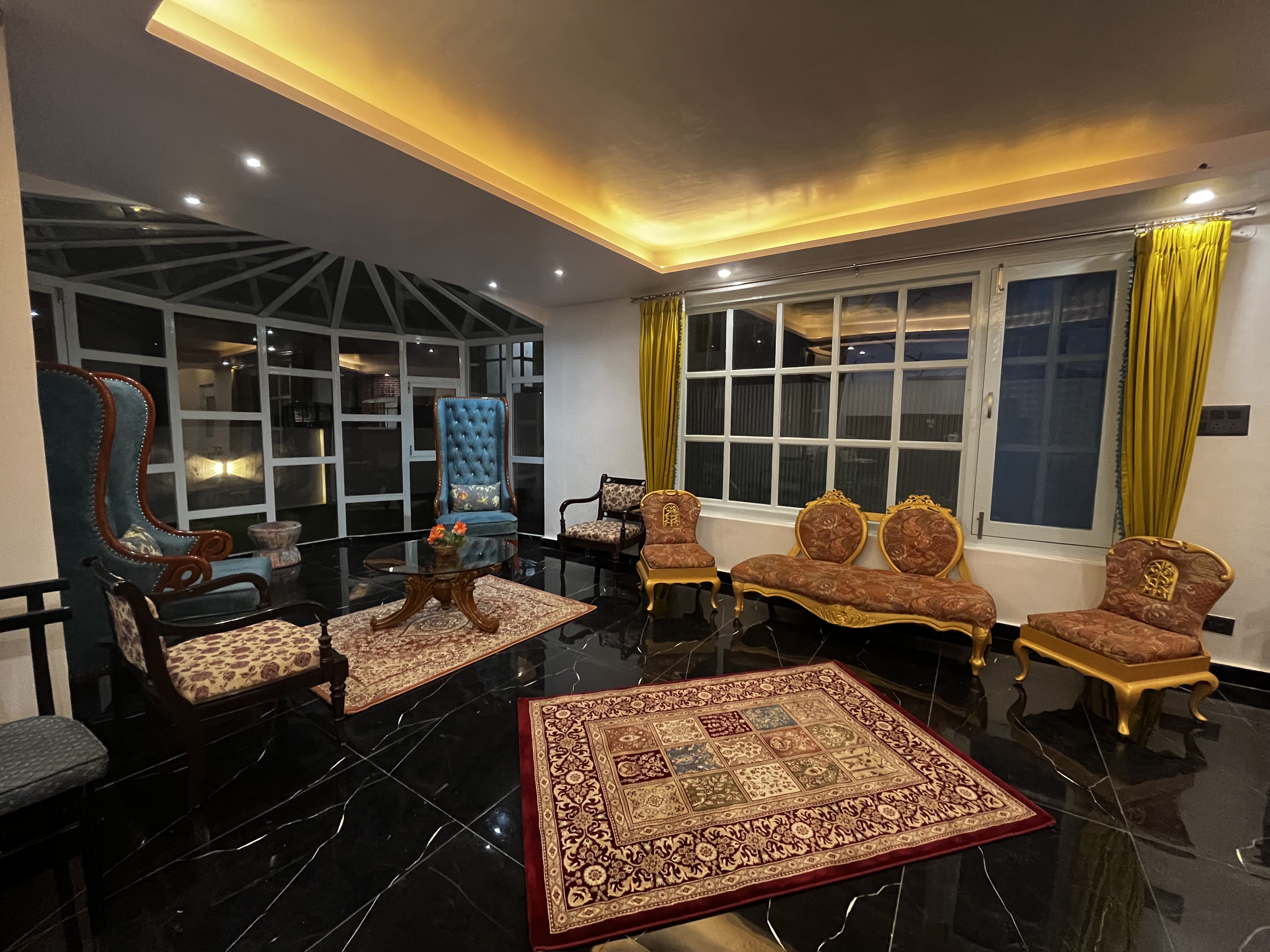 The Warrick | A Luxe Stay Near Mall Road - Tap to explore photos